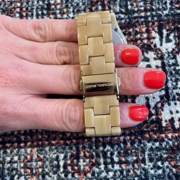 Michael Kors watch - Picture 3 of 3